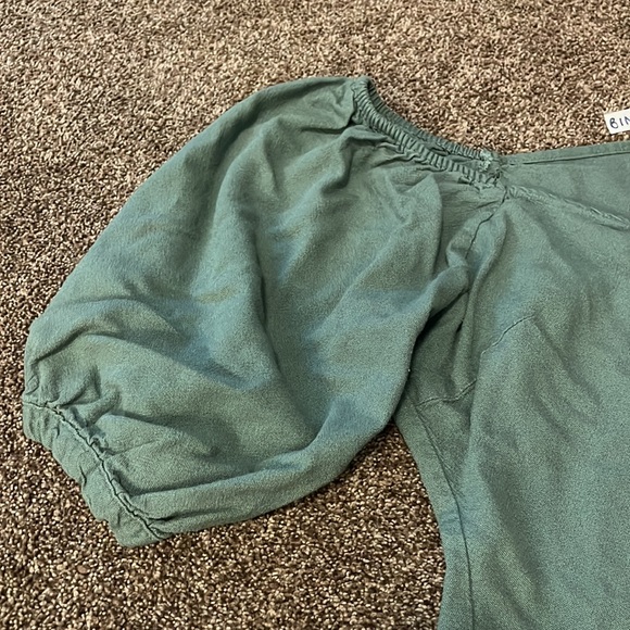 2/$20 Vero Moda medium off-the-shoulder top - Picture 3 of 4